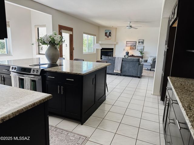 780 S Shadowtree Place, Tucson, AZ 85748