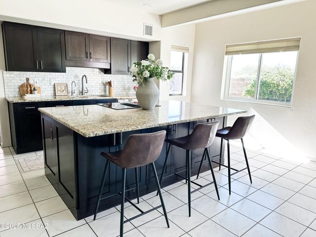 780 S Shadowtree Place, Tucson, AZ 85748