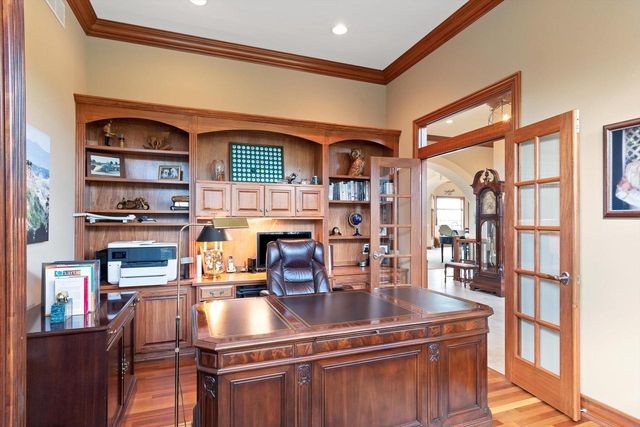 1240 Mary Hill CIRCLE, Hartland, WI 53029