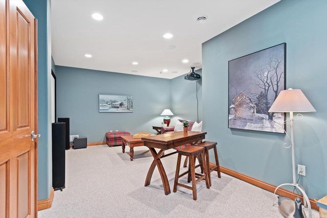 1240 Mary Hill CIRCLE, Hartland, WI 53029