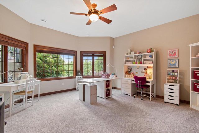 1240 Mary Hill CIRCLE, Hartland, WI 53029