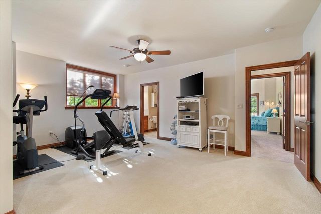 1240 Mary Hill CIRCLE, Hartland, WI 53029