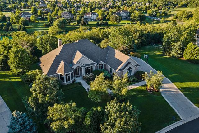 1240 Mary Hill CIRCLE, Hartland, WI 53029