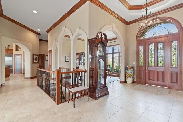 1240 Mary Hill CIRCLE, Hartland, WI 53029