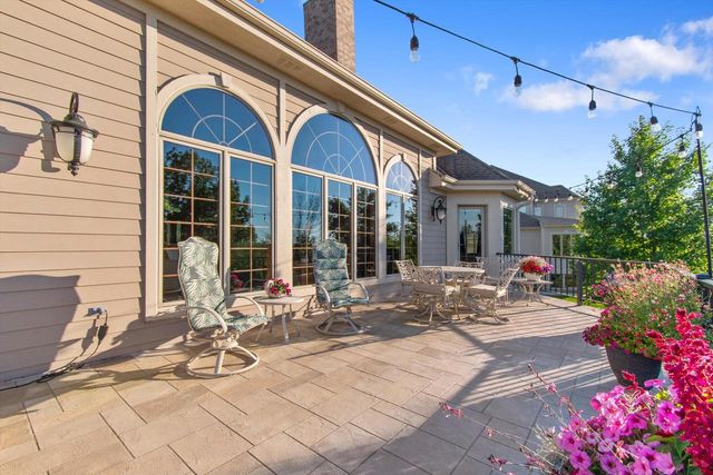 1240 Mary Hill CIRCLE, Hartland, WI 53029