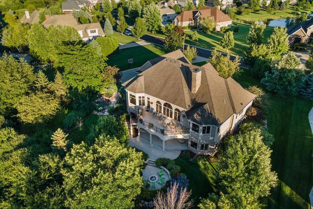 1240 Mary Hill CIRCLE, Hartland, WI 53029