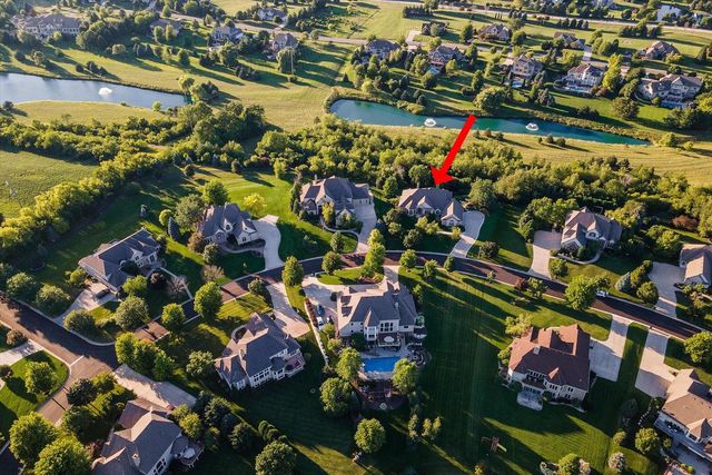 1240 Mary Hill CIRCLE, Hartland, WI 53029