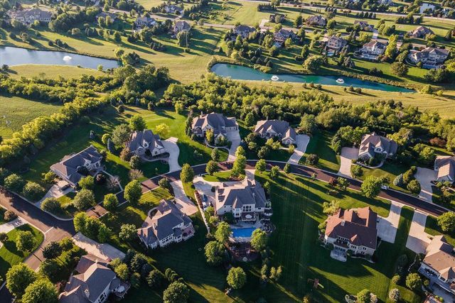 1240 Mary Hill CIRCLE, Hartland, WI 53029