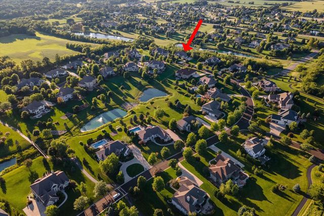 1240 Mary Hill CIRCLE, Hartland, WI 53029