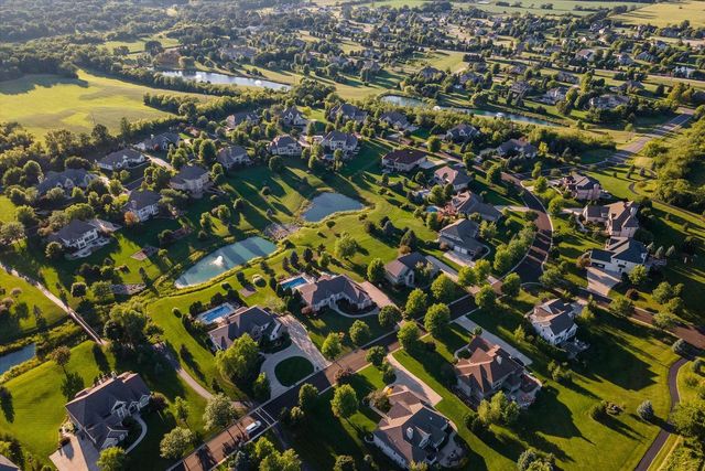 1240 Mary Hill CIRCLE, Hartland, WI 53029