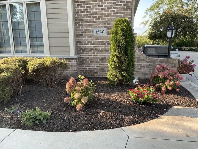 1240 Mary Hill CIRCLE, Hartland, WI 53029