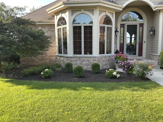 1240 Mary Hill CIRCLE, Hartland, WI 53029