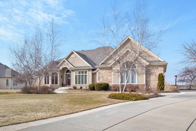 1240 Mary Hill CIRCLE, Hartland, WI 53029