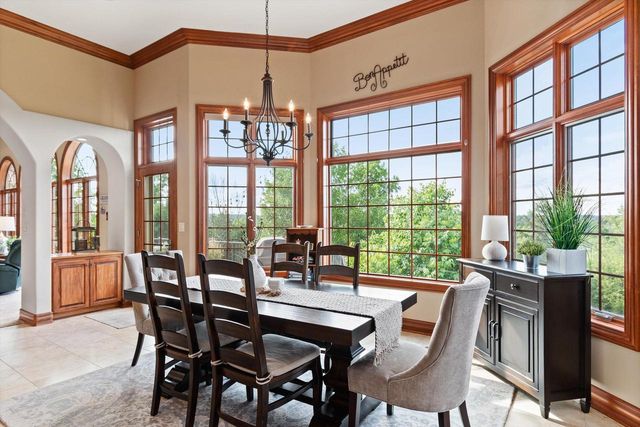 1240 Mary Hill CIRCLE, Hartland, WI 53029