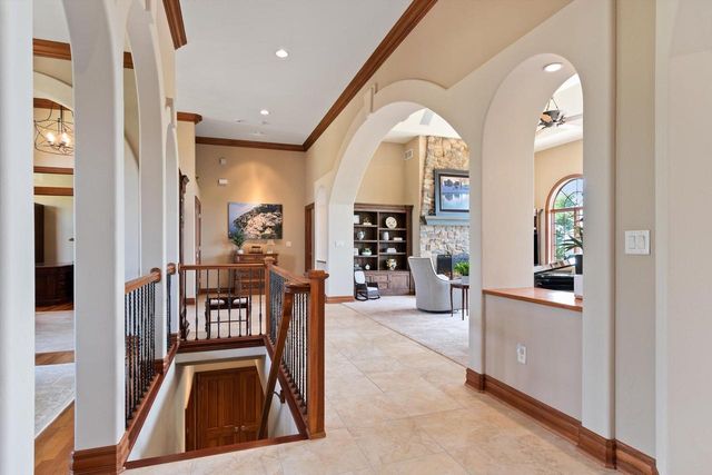 1240 Mary Hill CIRCLE, Hartland, WI 53029