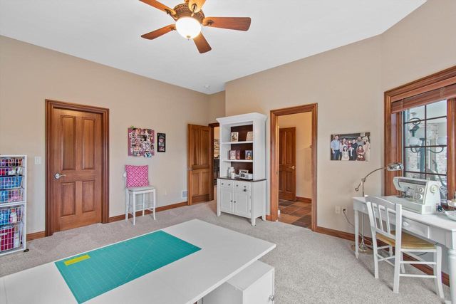 1240 Mary Hill CIRCLE, Hartland, WI 53029