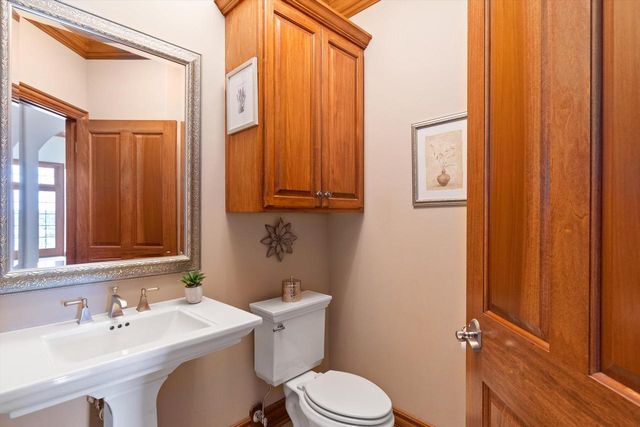 1240 Mary Hill CIRCLE, Hartland, WI 53029