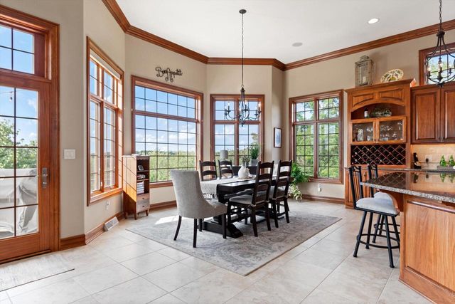 1240 Mary Hill CIRCLE, Hartland, WI 53029