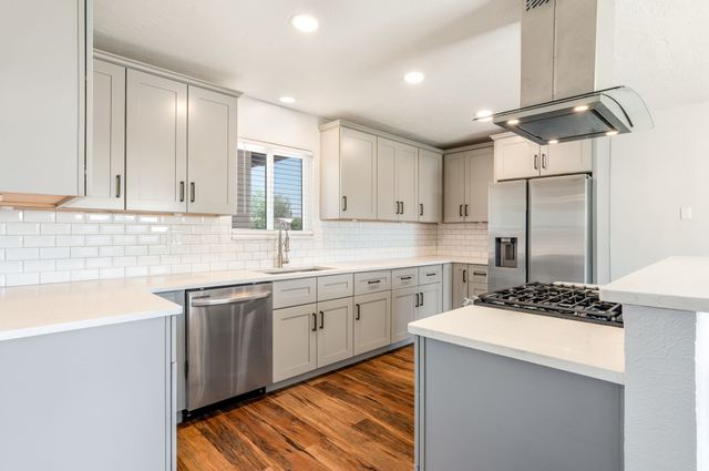 1409 Dorothy Street NE, Albuquerque, NM 87112