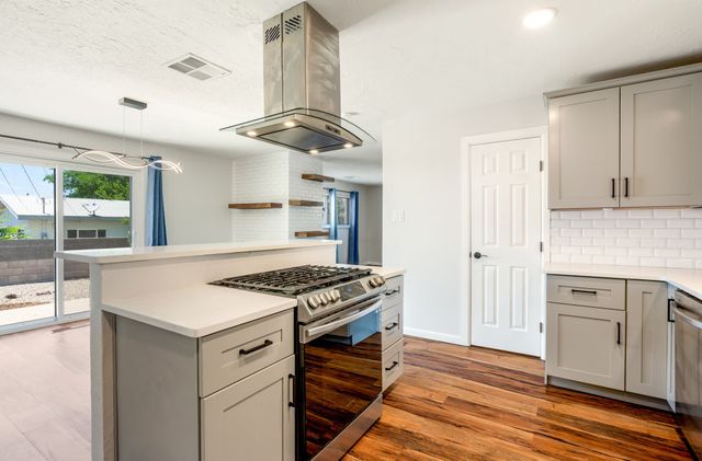 1409 Dorothy Street NE, Albuquerque, NM 87112