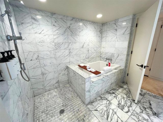 223 Saratoga Road 1422, Honolulu, HI 96815