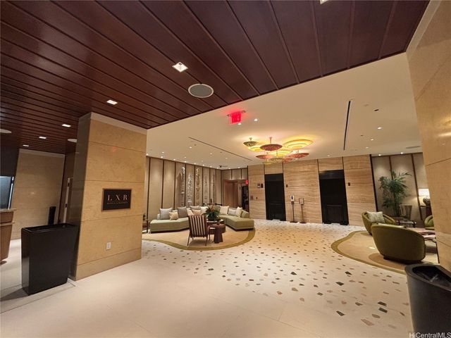 223 Saratoga Road 1422, Honolulu, HI 96815