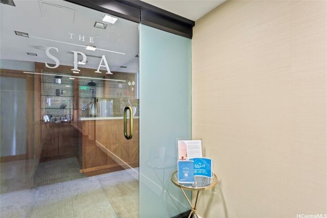 223 Saratoga Road 1422, Honolulu, HI 96815