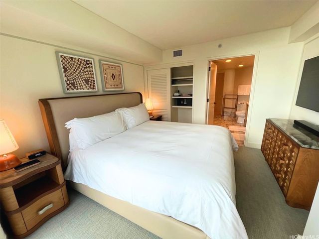 223 Saratoga Road 1422, Honolulu, HI 96815