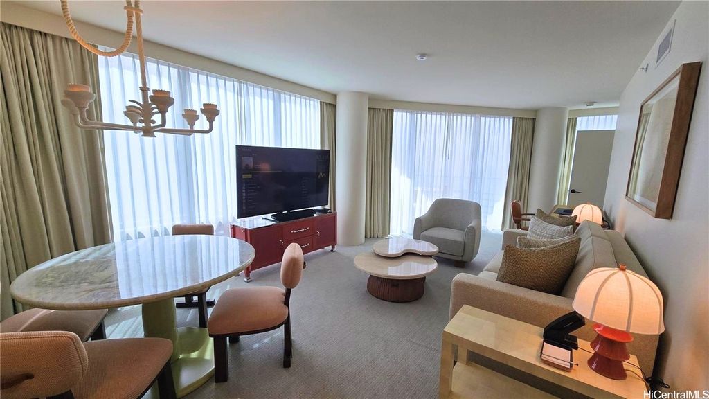 223 Saratoga Road 1422, Honolulu, HI 96815