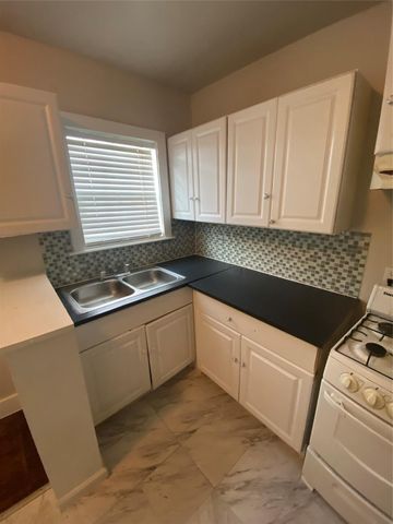 1624 Holman Street 20, Houston, TX 77004