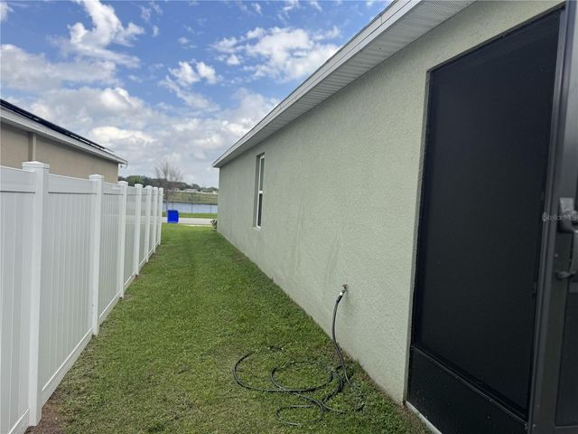 1061 FIG STREET, Tavares, FL 32778