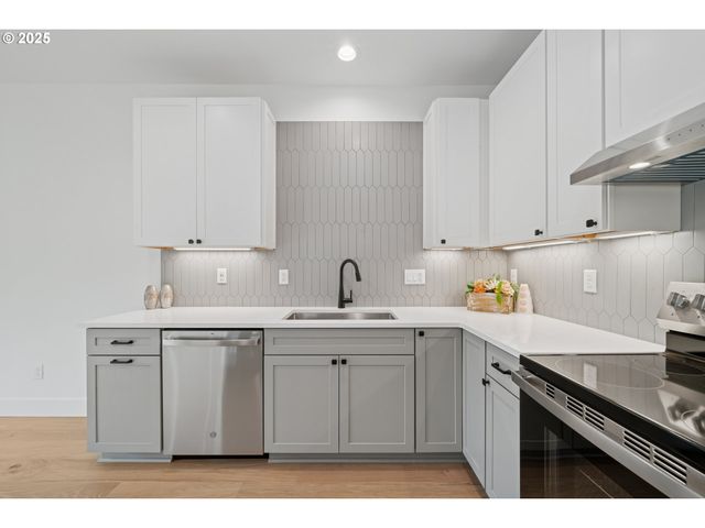 42 Washington St, Rockaway Beach, OR 97136