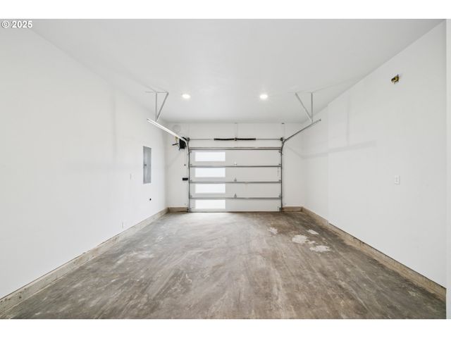 42 Washington St, Rockaway Beach, OR 97136