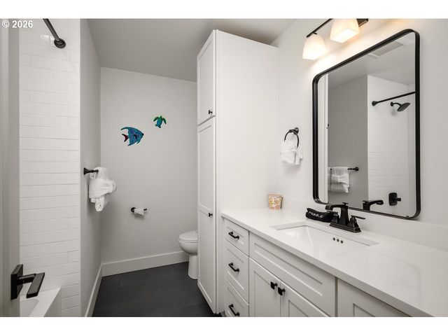 42 Washington St, Rockaway Beach, OR 97136