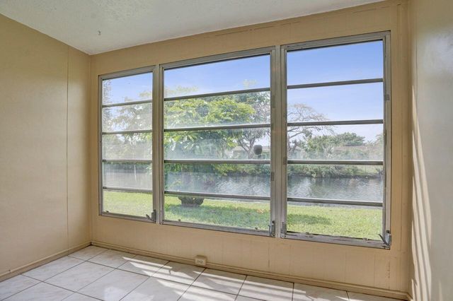 9460 Sunrise Lakes Boulevard 106, Sunrise, FL 33322