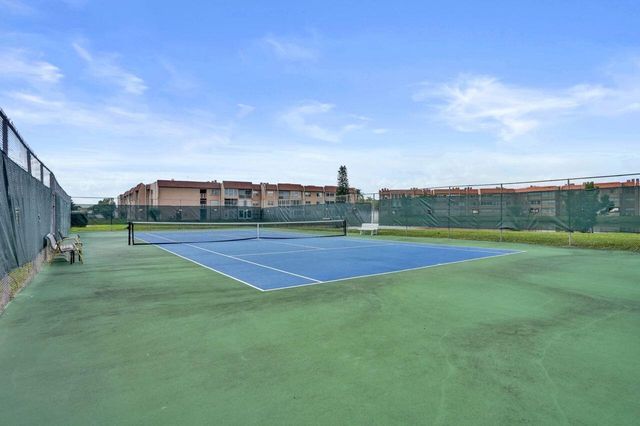 9460 Sunrise Lakes Boulevard 106, Sunrise, FL 33322