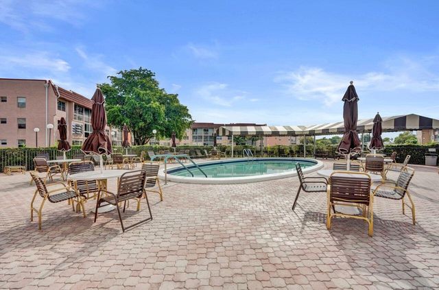 9460 Sunrise Lakes Boulevard 106, Sunrise, FL 33322