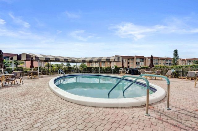 9460 Sunrise Lakes Boulevard 106, Sunrise, FL 33322