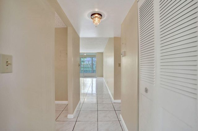 9460 Sunrise Lakes Boulevard 106, Sunrise, FL 33322