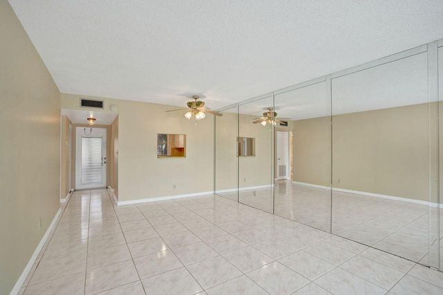 9460 Sunrise Lakes Boulevard 106, Sunrise, FL 33322