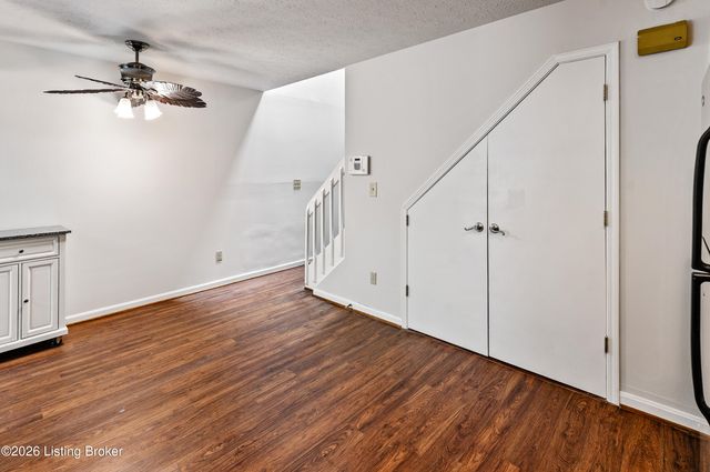 373 Crescent Spring Dr 373, Louisville, KY 40206