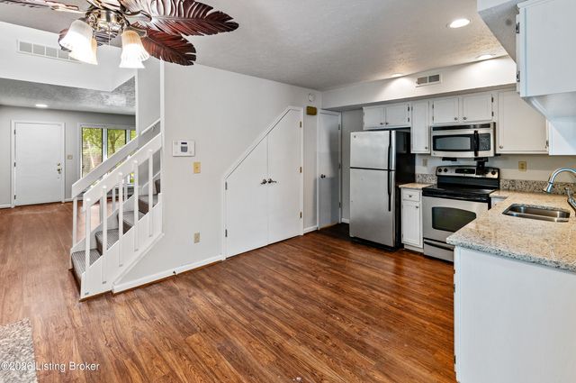 373 Crescent Spring Dr 373, Louisville, KY 40206