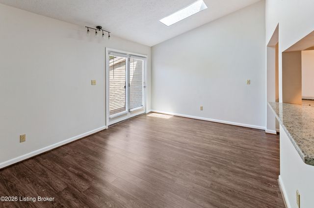 373 Crescent Spring Dr 373, Louisville, KY 40206