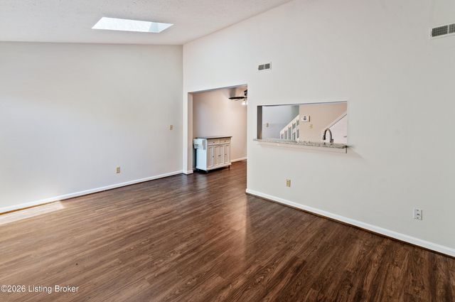 373 Crescent Spring Dr 373, Louisville, KY 40206