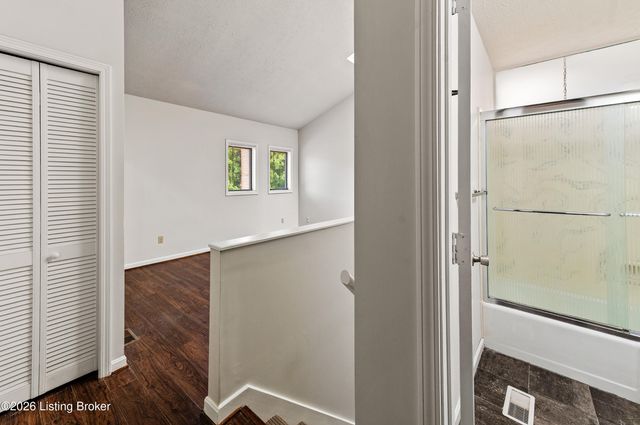 373 Crescent Spring Dr 373, Louisville, KY 40206