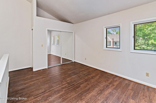 373 Crescent Spring Dr 373, Louisville, KY 40206