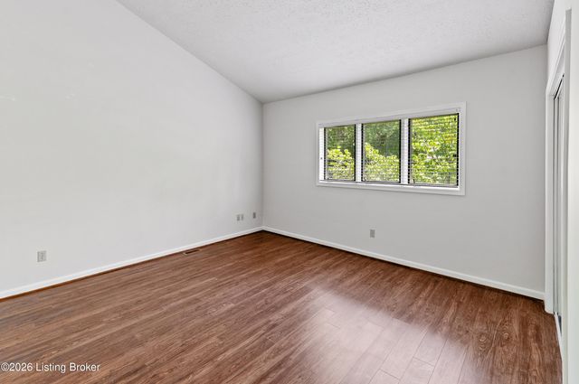 373 Crescent Spring Dr 373, Louisville, KY 40206