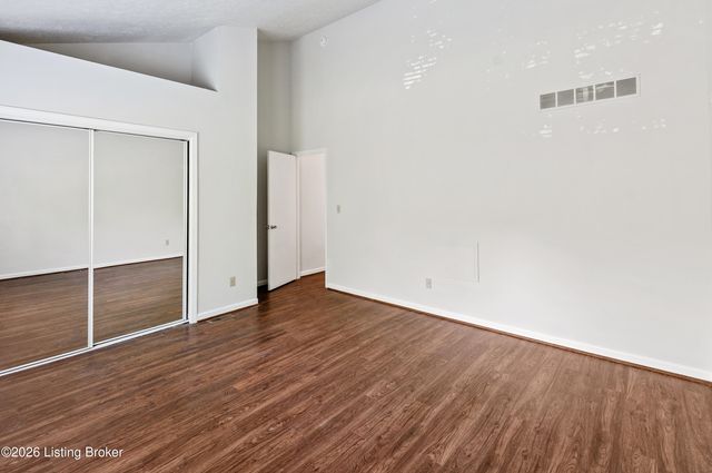 373 Crescent Spring Dr 373, Louisville, KY 40206