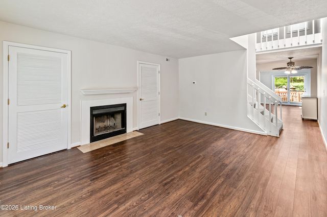 373 Crescent Spring Dr 373, Louisville, KY 40206