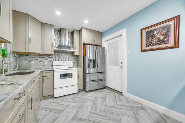 1614 Briarwood Lane, Irving, TX 75061